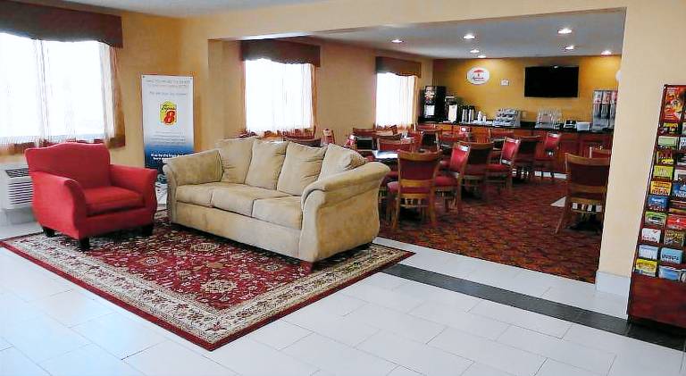 Super 8 By Wyndham Bowling Green South — photo 3