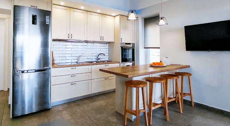 Fully equipped vacation home with patio, barbecue & yard | Dogs allowed — photo 3