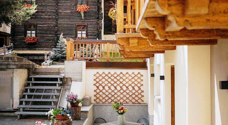Rental apartment with terrace & yard — photo 3