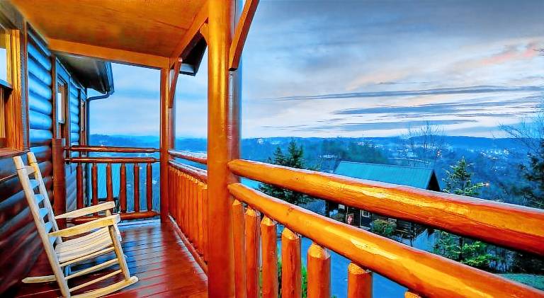 Vacation home with hot tub — photo 4