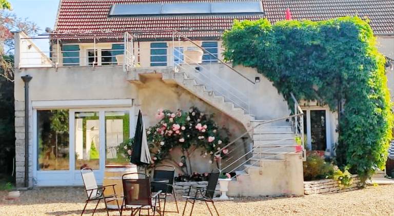 House with pool, yard & barbecue — photo 4
