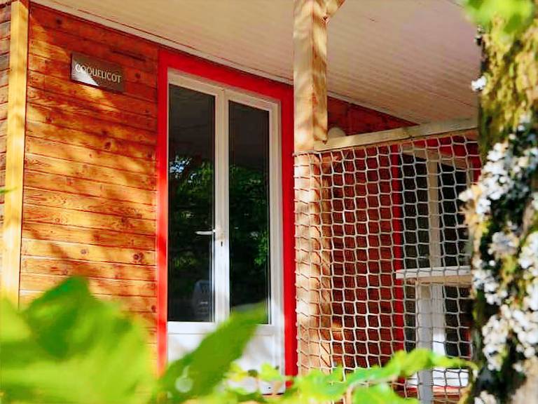 Chalet with patio — photo 5