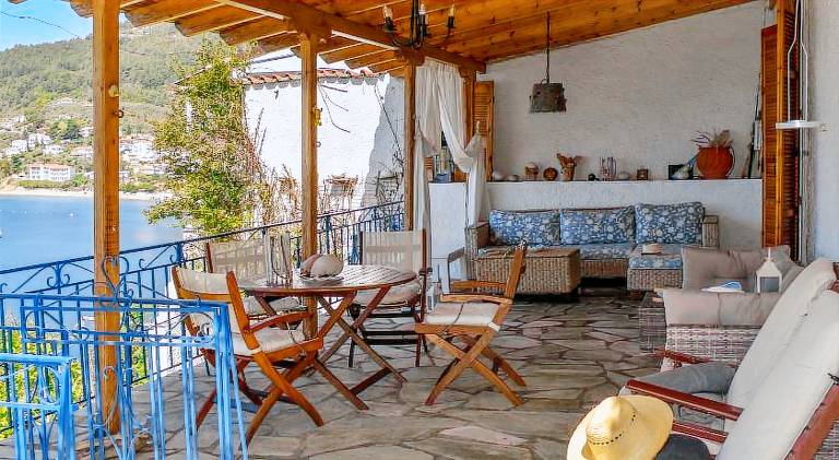 Vacation home with patio & yard | Close to the beach | Perfect for remote work | Pets allowed — photo 5