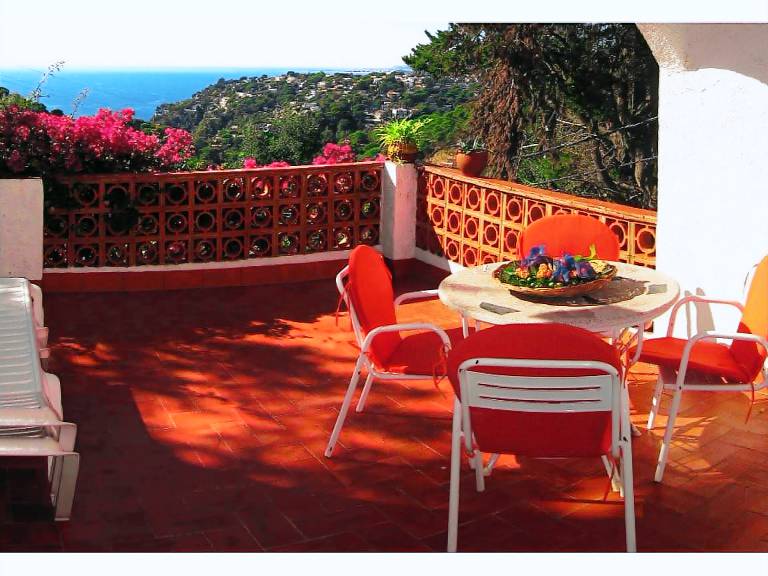 Villa with yard, barbecue & terrace | Sea view — photo 5