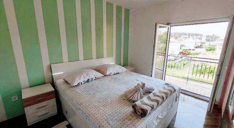 Apartment with 1 room for 4 persons in Jelsa