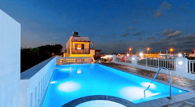 Holiday apartment with yard, terrace & grill in Hersonissos