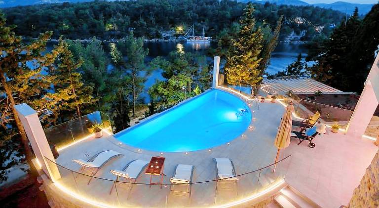 Villa with pool | Pets are welcome in Jelsa