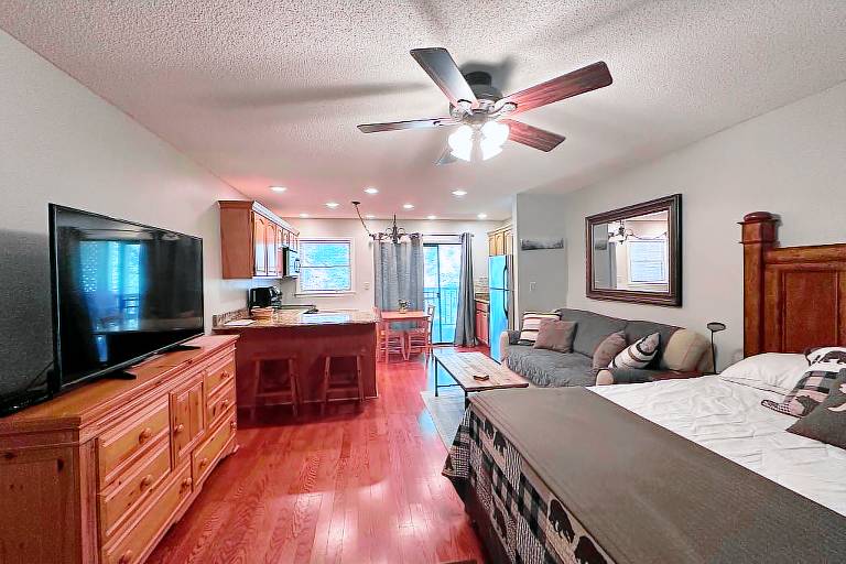 Vacation home with jacuzzi & pool — photo 4