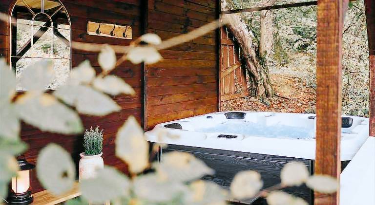 Chalet with jacuzzi — photo 2