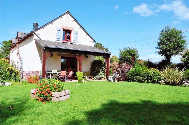 Gite with patio & garden — photo 3