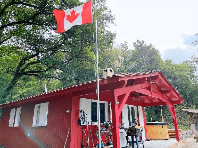 Chalet with barbeque, yard & sauna | Lake view — photo 2