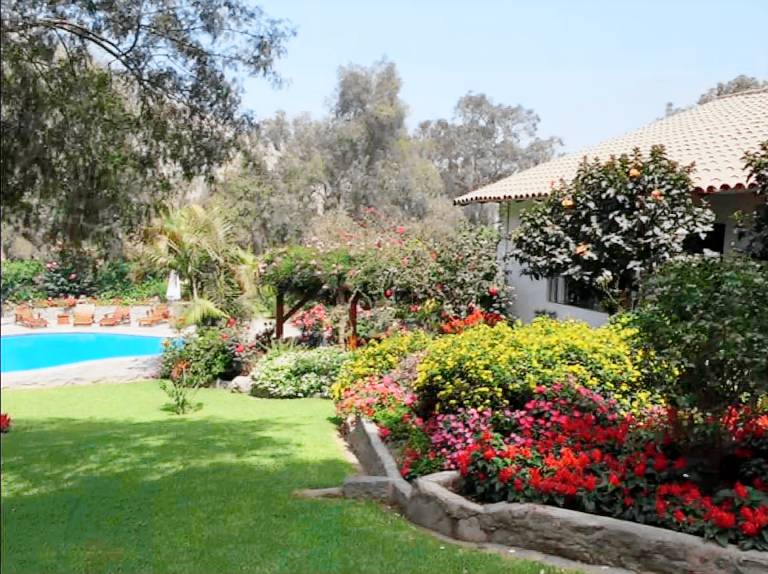 W Charming 4BR Getaway w Pool BBQ Clay Oven — photo 5