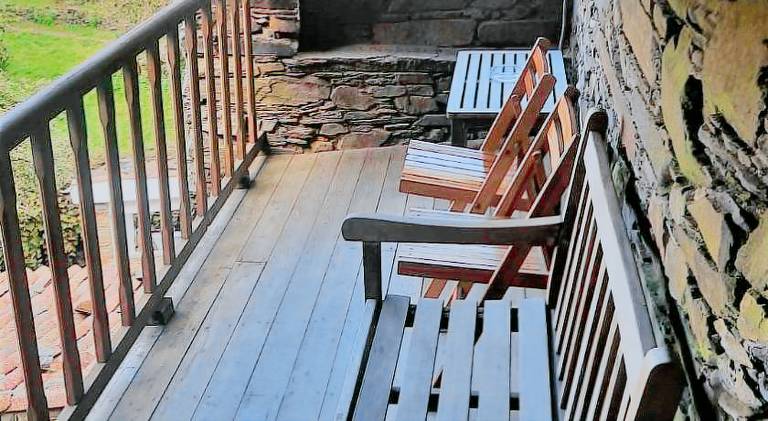 Apartment with patio — photo 2