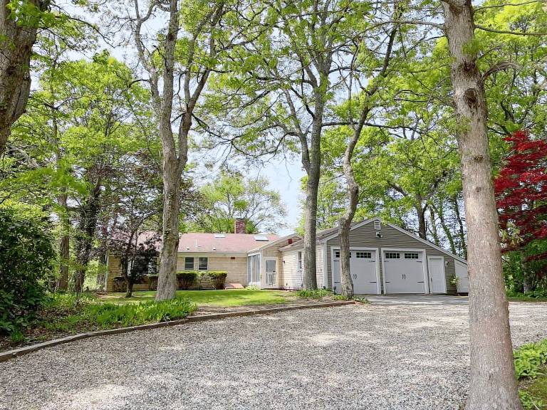 House  Hatchville