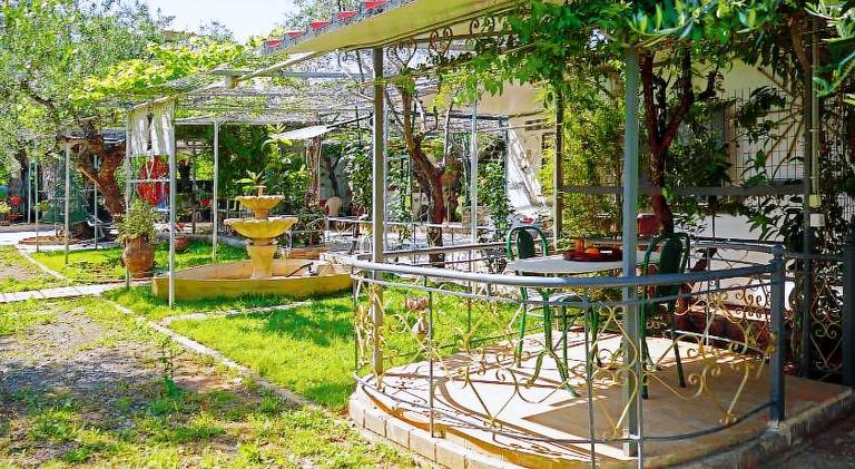 Vacation home with pool, garden & grill — photo 2
