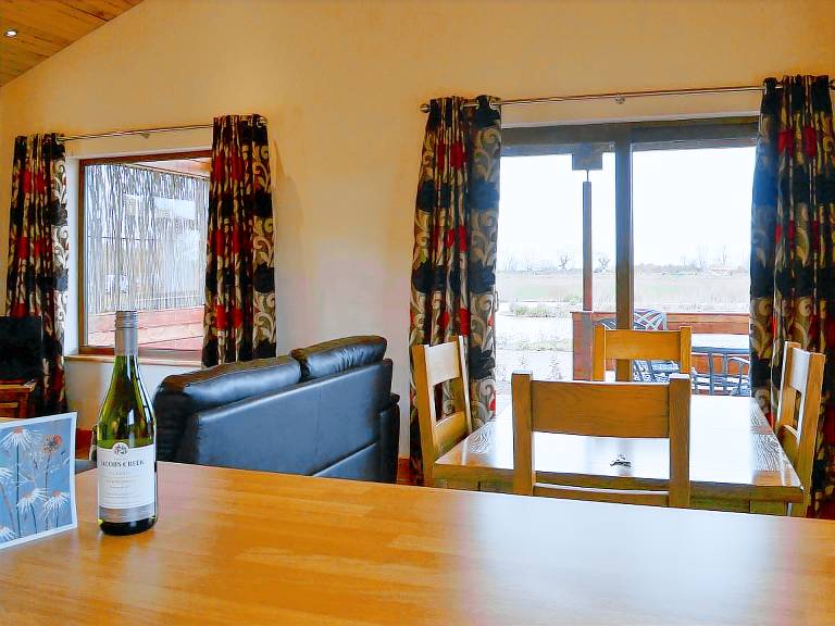 Children-friendly charming cottage with hot tub & garden | River view | Pets allowed — photo 4