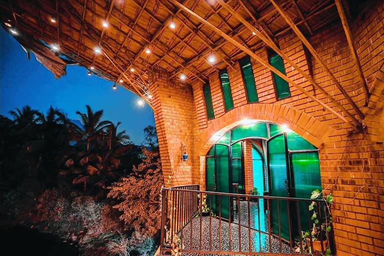 Beautiful villa with yard, grill & jacuzzi | Suitable for remote work | Pets allowed — photo 5
