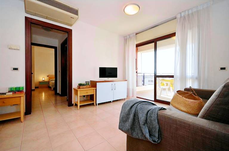 Children-friendly lovely rental apartment with patio | Sea view | Close to the beach | Pets allowed — photo 5