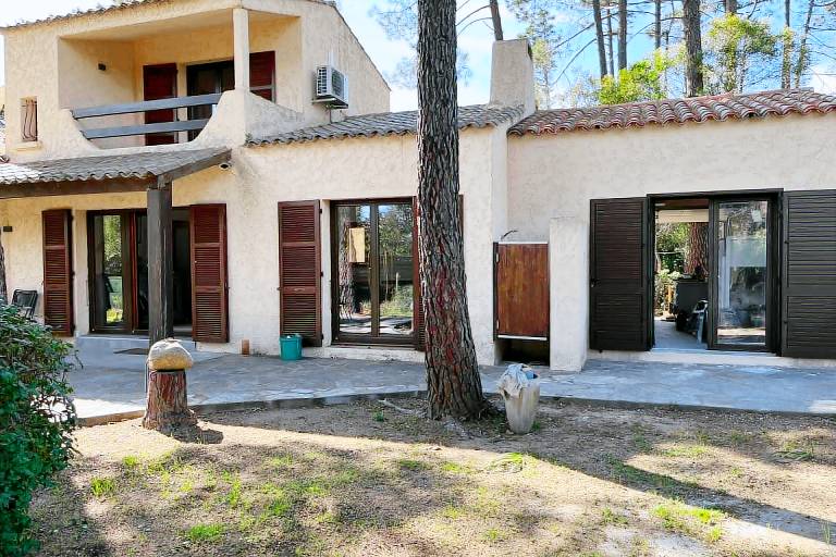 House with yard, BBQ & terrace in Sartene