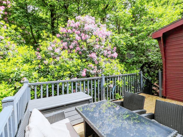 Cottage with garden — photo 3