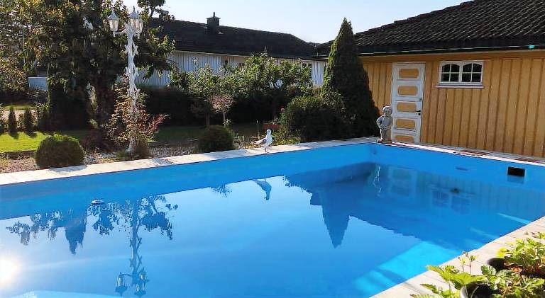 Apartment with sauna, yard & private pool | Good for workation in Skien