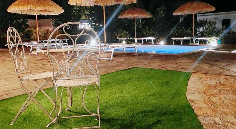 Family-oriented charming lodge with pool, yard & barbeque | Pet-friendly — photo 4