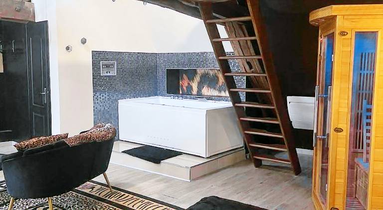Rental apartment with jacuzzi — photo 4