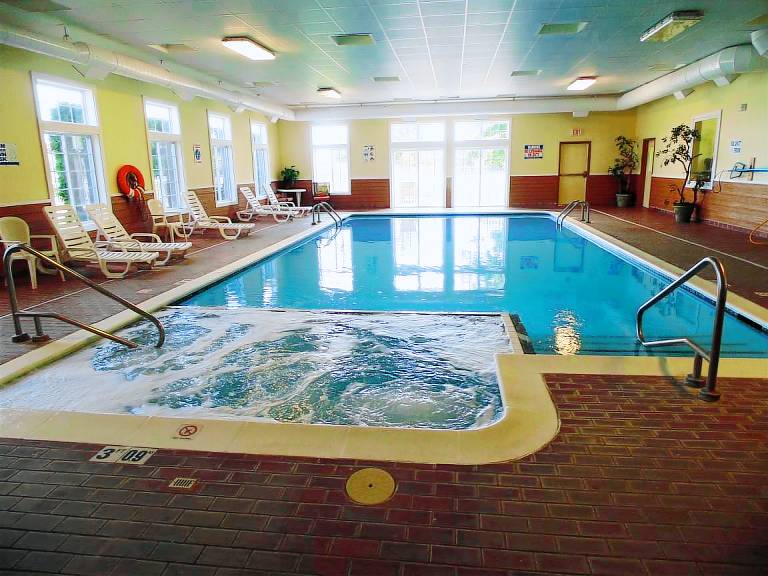 American Inn and Suites Houghton Lake — photo 4