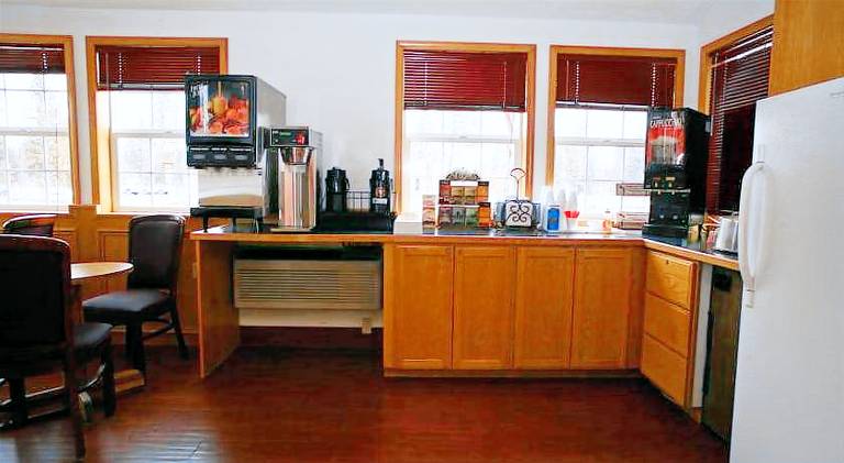 Sisters Inn & Suites — photo 3