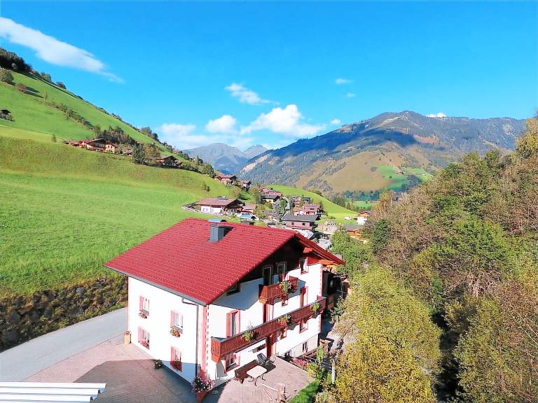 Rental apartment with patio, sauna & barbeque | Perfect for remote work — photo 2