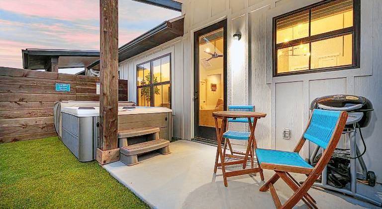 Vacation home with jacuzzi — photo 4