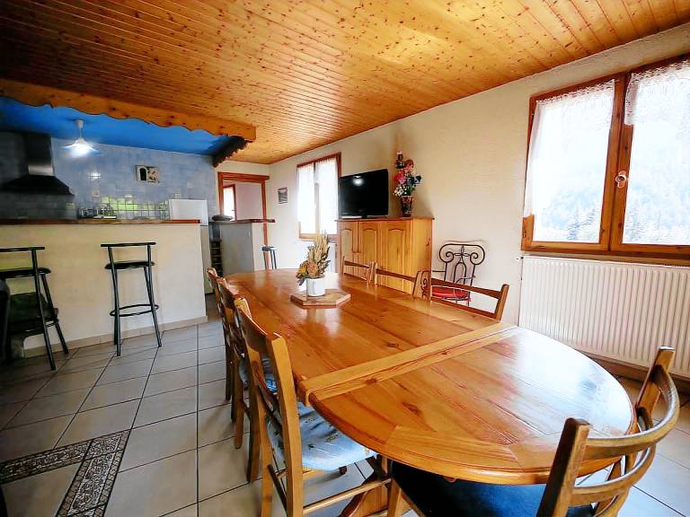 Gite with barbecue, terrace & garden — photo 3