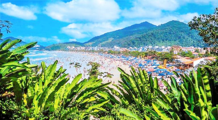 Apartment with pool in Ubatuba