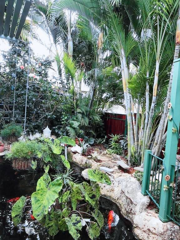 Cabin  Marine Gardens
