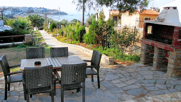 Rental apartment with grill, garden & patio | Beach nearby | Pet-friendly — photo 3
