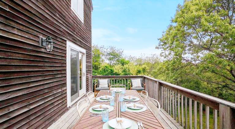 Vacation home with grill, garden & patio — photo 5