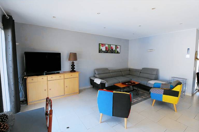 Fully equipped house with yard, barbeque & private pool | Pool view | Pets are welcome — photo 4
