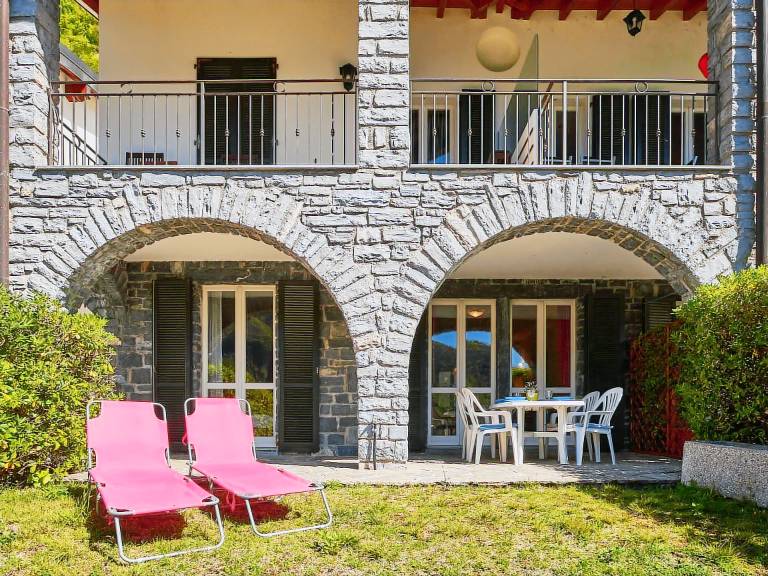 Rental apartment with patio, pool & garden | Mountain view — photo 4