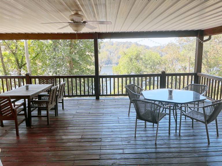 House Nolin Lake