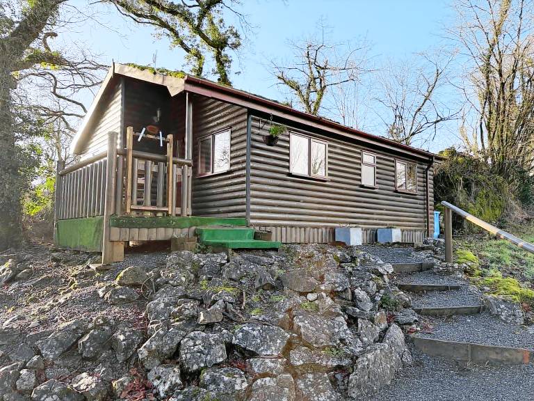 Child-friendly pleasant cottage with yard | Pets are welcome in Carmarthen