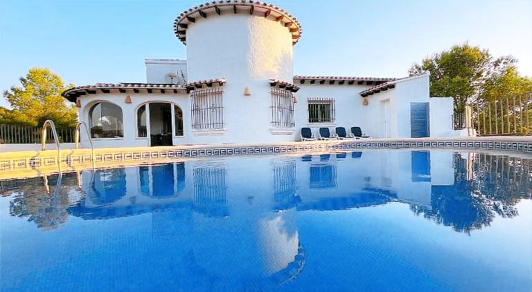 Fully equipped house with garden, private pool & BBQ | Suitable for remote work | Pets are welcome in Denia