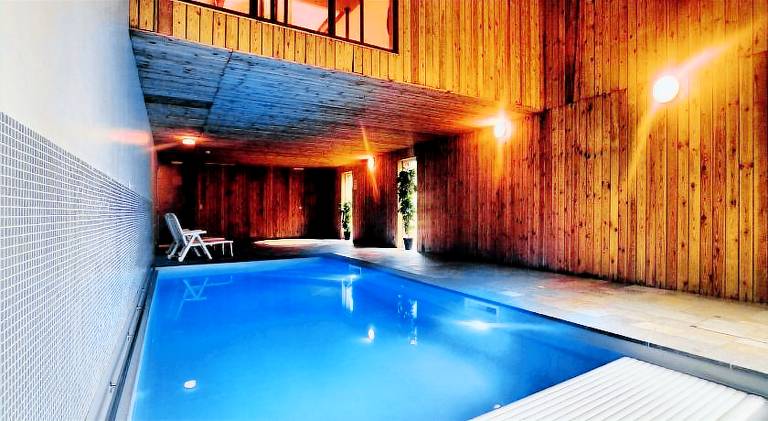 Beautiful vacation home with pool, patio & hot tub | Pets allowed — photo 4