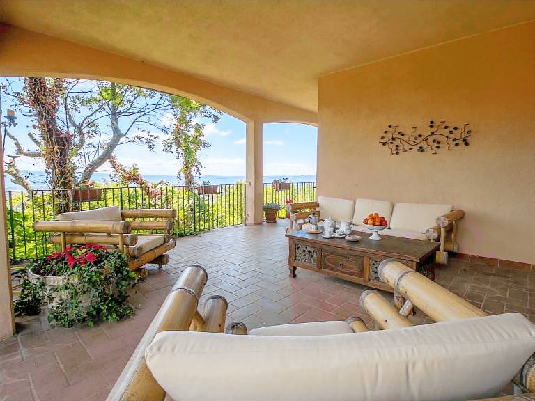 Pleasant vacation home with patio, jacuzzi & private pool | Lake view | Pet-friendly — photo 3