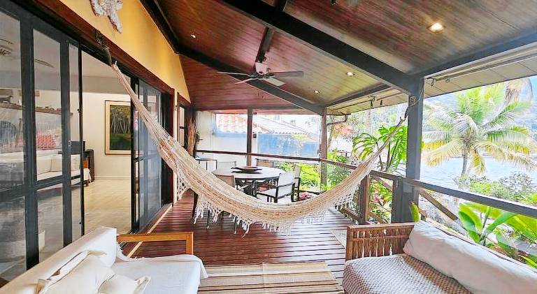 Vacation home with pool — photo 3