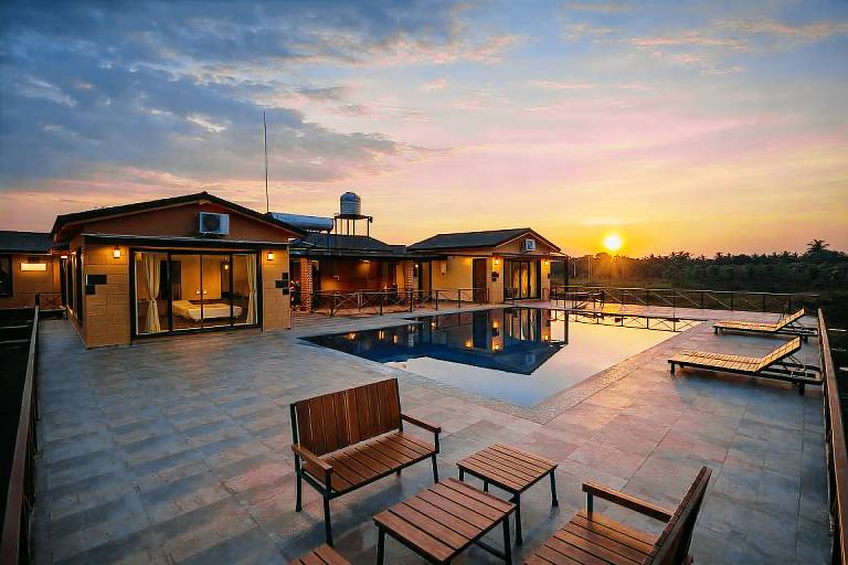 Wonderful chalet with terrace, pool & yard | Pets allowed — photo 5