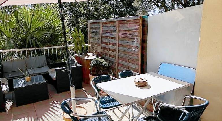 Holiday apartment with patio & yard | Close to Sainte Jeanne d'Arc Church — photo 5