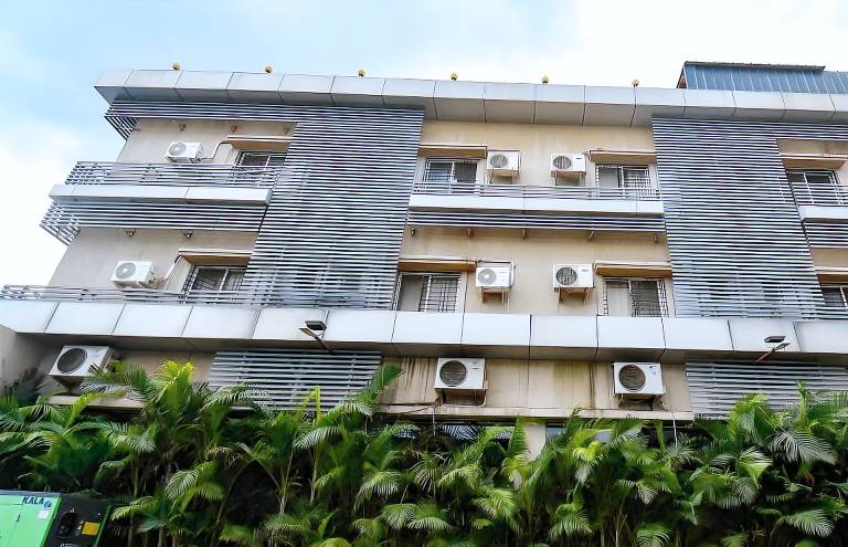 POP 83779F Hotel Seven Seas