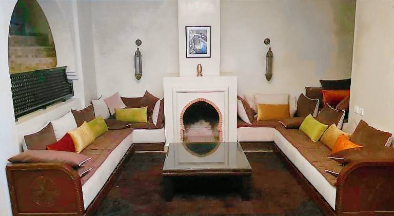 Villa with pool — photo 4