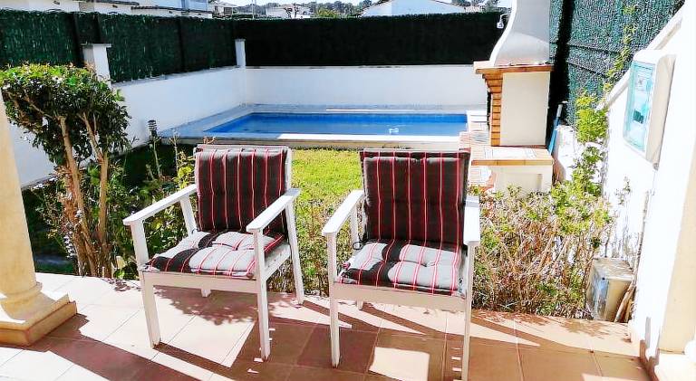 Fully equipped ample vacation home with barbecue, terrace & yard | Dogs allowed — photo 4