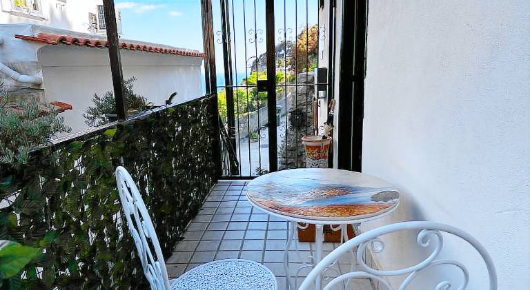 Vacation home with terrace — photo 3